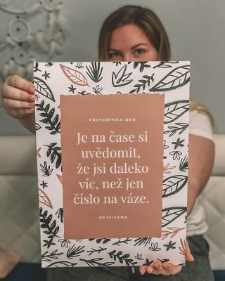 Asi nemusím dlouze vysvětlovat, proč si zrovna tento můj citát našel místo v diáři pro rok 2025 od @projekt_bezretuse ✨...