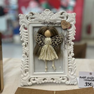 Tak i já jsem propadla macrame trendu ✨ andělka v rámečku ✨ co na ně říkáte? 😊 #macrame #ceskytvurce #rucniprace #handmade...